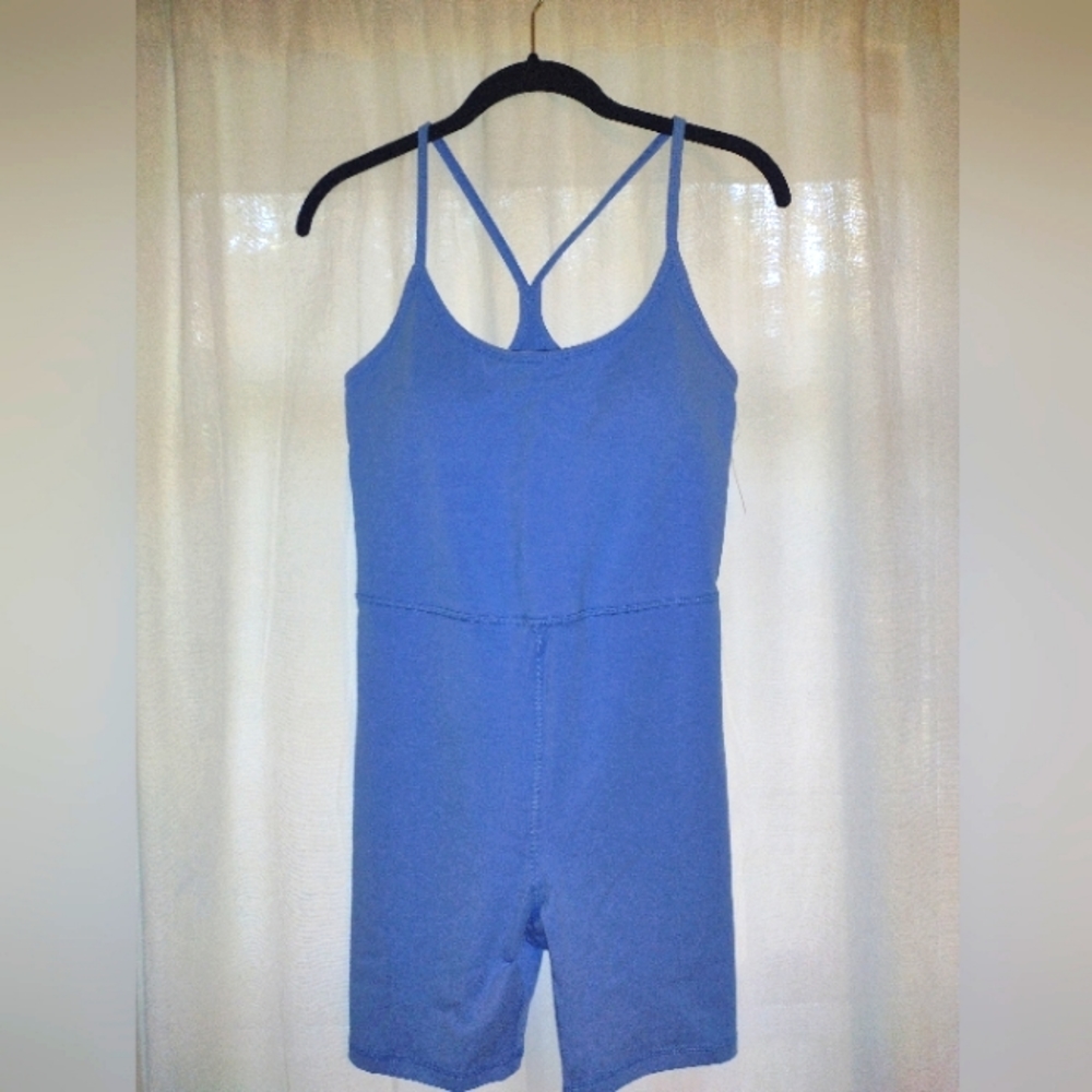 Old Navy Powerchill Racerback bodysuit 6 in inseam